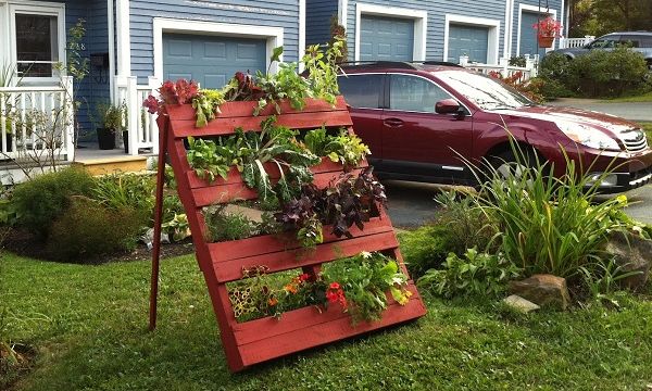 Поделки из паллетов для дачи своими руками