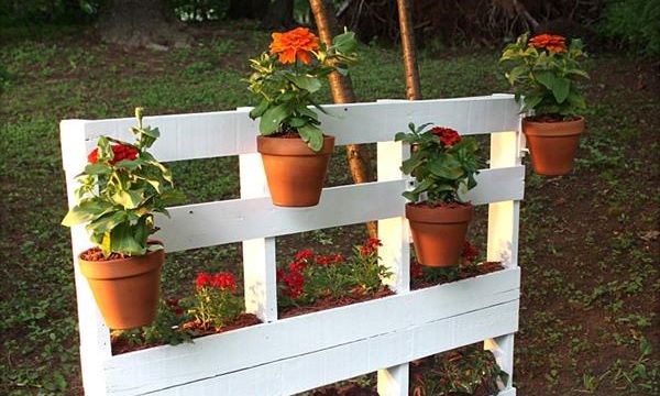 Поделки из паллетов для дачи своими руками