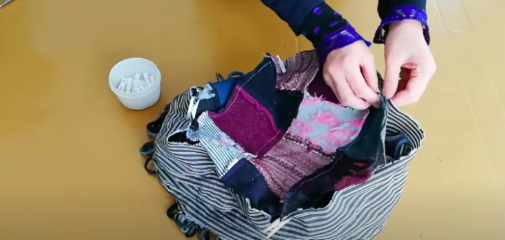 Практичная вещица из дырявых носков