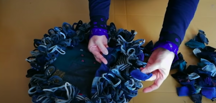 Практичная вещица из дырявых носков