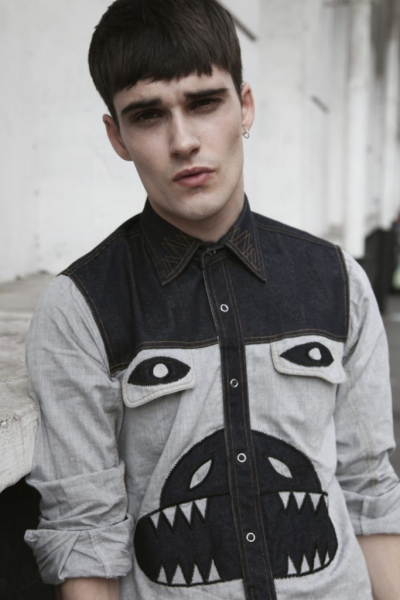 Рубашечные фантазии: акцент на деталях в удачных идеях