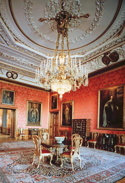 Замки Великобритании: 10 загадочных и великолепных древних сооружений