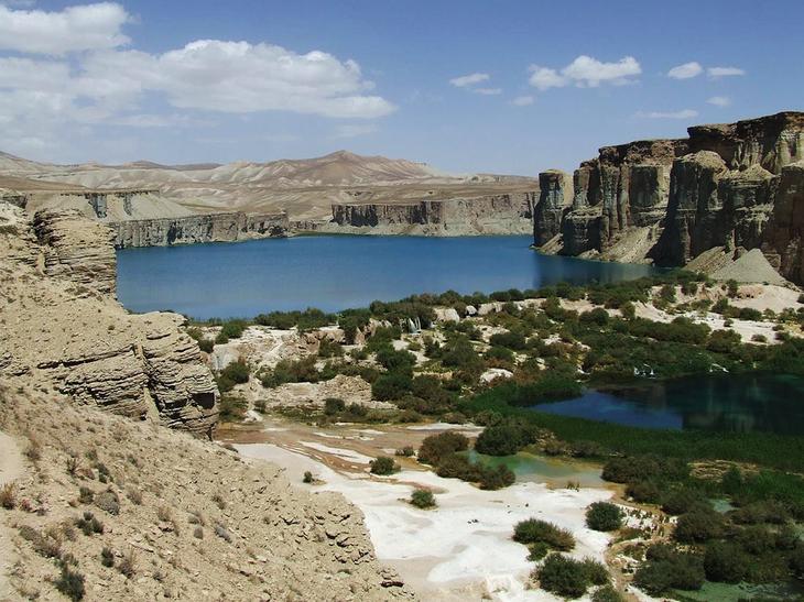 10 потрясающе красивых озер с самым необычным цветом воды