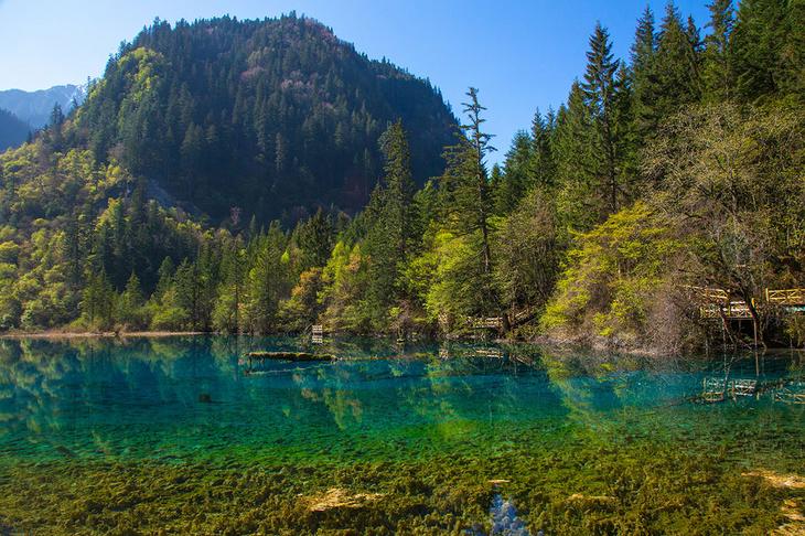 10 потрясающе красивых озер с самым необычным цветом воды