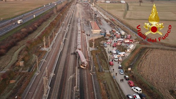 В Италии скоростной поезд сошел с рельсов, два человека погибли