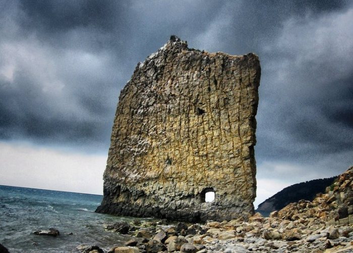 9 загадочных мест России, которые притягивают любителей мистического туризма