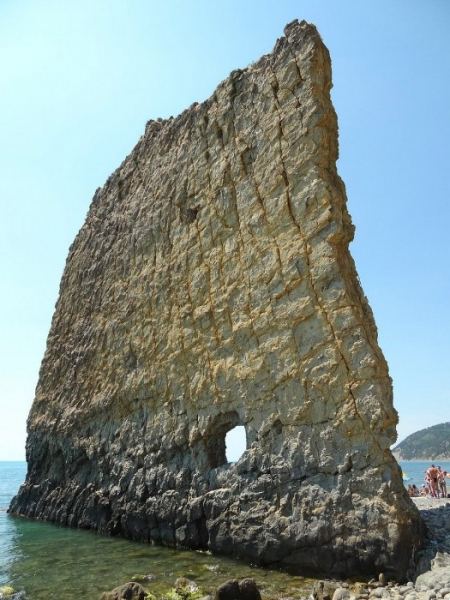 9 загадочных мест России, которые притягивают любителей мистического туризма