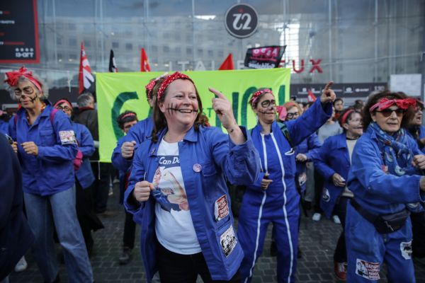 Протесты и беспорядки в Париже несмотря на запрет властей. Французы разгневаны повышением пенсионного возраста