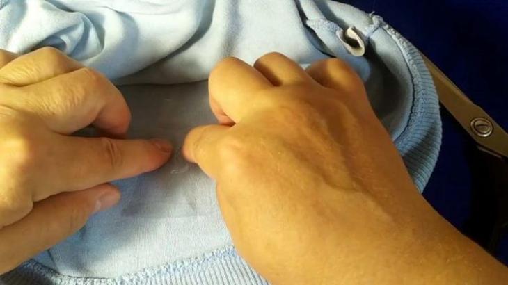 Как с помощью скотча красиво зашить дырку на ткани