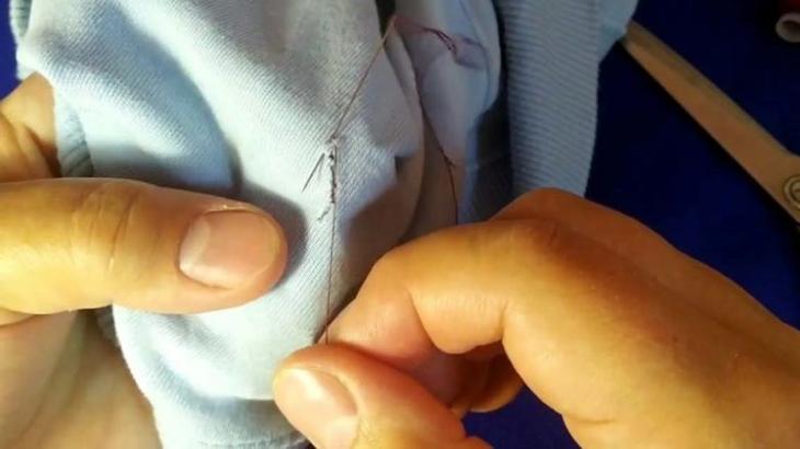Как с помощью скотча красиво зашить дырку на ткани