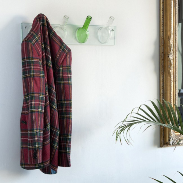 Настенная вешалка для одежды в прихожую: материалы, конструкции, дизайн