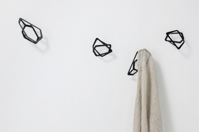 Настенная вешалка для одежды в прихожую: материалы, конструкции, дизайн