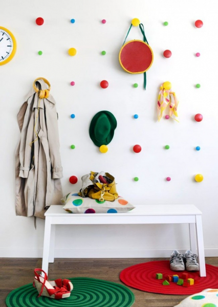 Настенная вешалка для одежды в прихожую: материалы, конструкции, дизайн