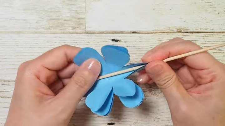 Необыкновенные розы из обычной бумаги