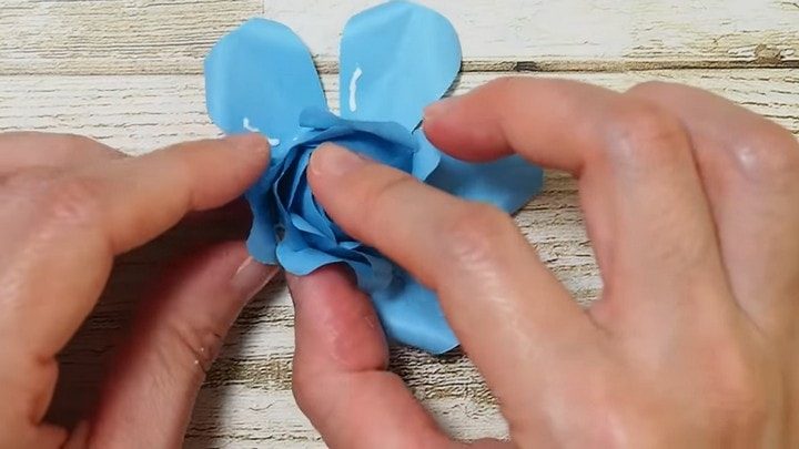 Необыкновенные розы из обычной бумаги