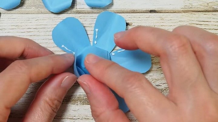 Необыкновенные розы из обычной бумаги