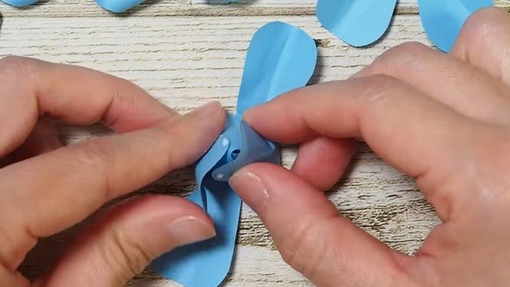 Необыкновенные розы из обычной бумаги