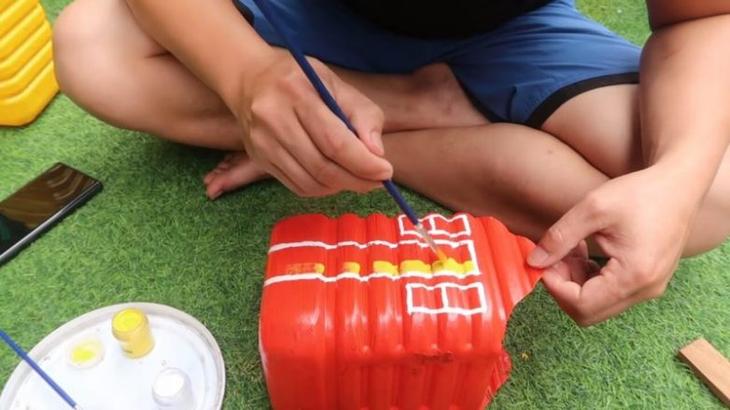 Оригинальная идея для украшения дачного участка