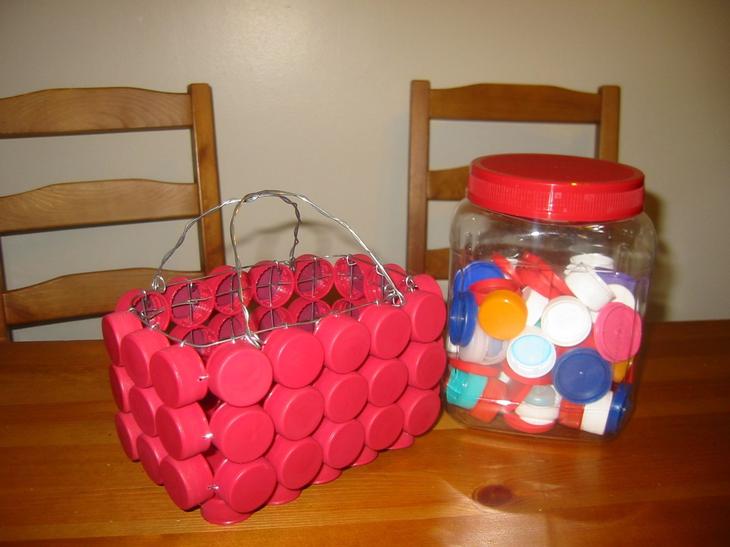 Оригинальные поделки из крышек от бутылок своими руками