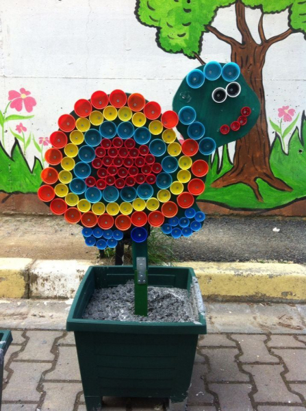 Оригинальные поделки из крышек от бутылок своими руками