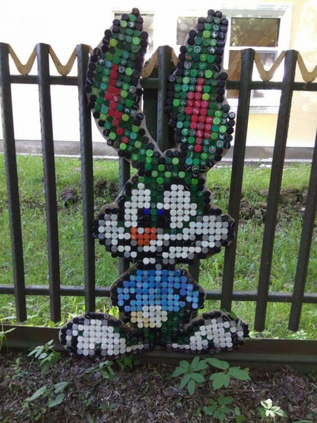 Оригинальные поделки из крышек от бутылок своими руками