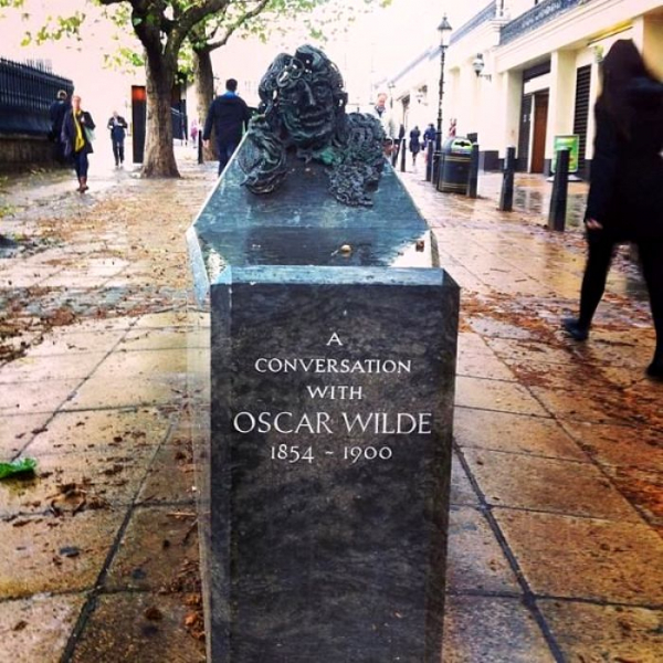 Шпроты, бегемоты и прищепка: самые странные памятники, которые придумали люди