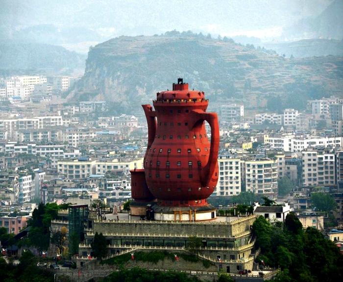 Шпроты, бегемоты и прищепка: самые странные памятники, которые придумали люди