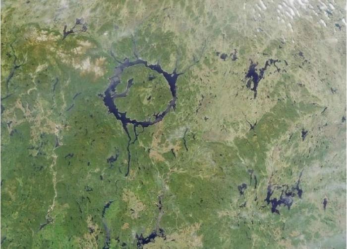 Странности природы. Кипящее, цветное, пятнистое, асфальтовое: самые загадочные озера на планете