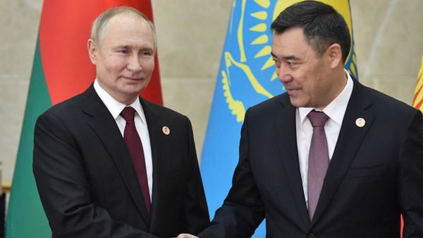 "Власть ставит себя выше закона". Суд Кыргызстана вынес решение о закрытии "Азаттык-медиа" - отделения "Радио Свобода" в стране