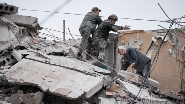 Обстрел Славянска: ракета попала в пятиэтажный дом, среди погибших - двухлетний ребенок