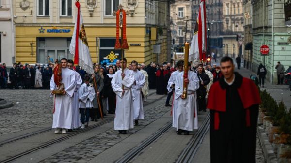 Христиане западной традиции празднуют Пасху, у православных - Вербное воскресенье