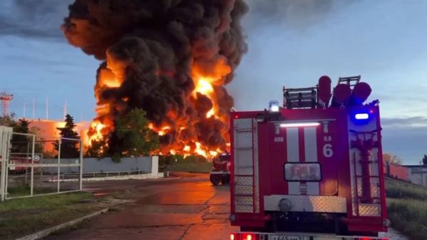 "Божья кара за Умань". Что известно о пожаре на нефтехранилище в Севастополе