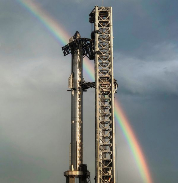 SpaceX Илона Маска запустила самые большие в истории ракету и корабль - Super Heavy и Starship. Они взорвались через несколько минут после старта