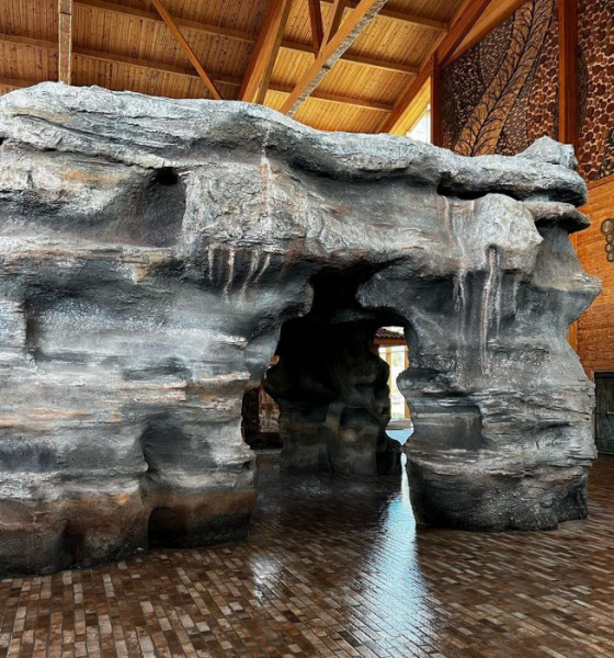 Мужики с колонками, очереди и платные бахилы: разгромный отзыв об отеле на «все включено» в Подмосковье