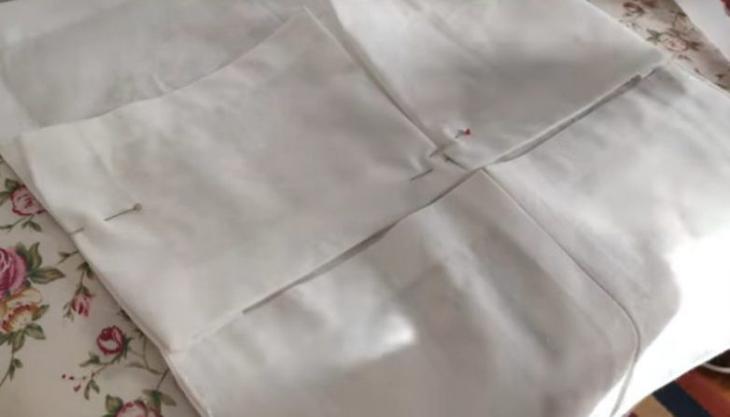 Полезная и удобная вещь для ванной из собранных наволочек