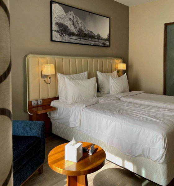 «Ругаются с барменами и требуют налить»: отзыв об отдыхе в ОАЭ, который испортили соотечественники