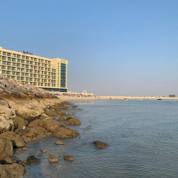 «Ругаются с барменами и требуют налить»: отзыв об отдыхе в ОАЭ, который испортили соотечественники