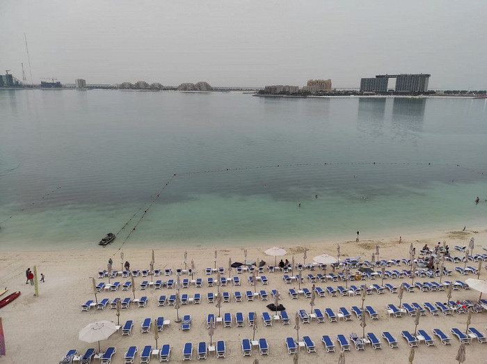 «Ругаются с барменами и требуют налить»: отзыв об отдыхе в ОАЭ, который испортили соотечественники