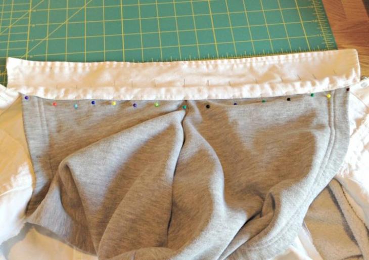 Стильная вещь из старой толстовки и джинсовой куртки