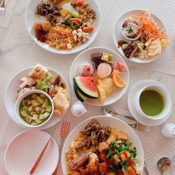 Уникальный климат, бесплатные обеды и попугай-сторож: восторженный отзыв о Мальдивах