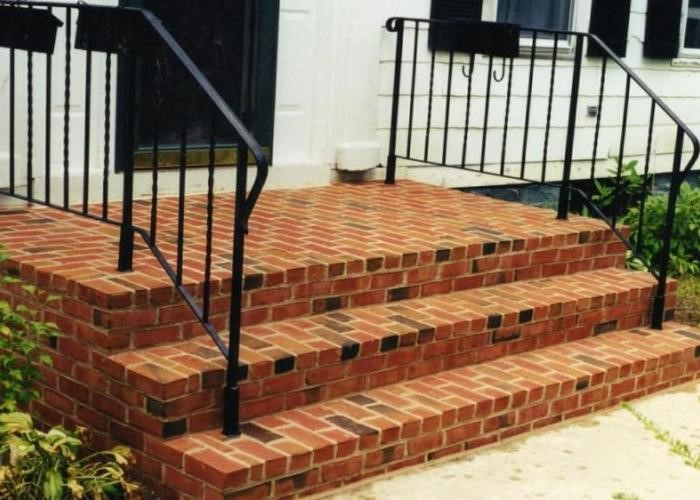 11 идей оригинального применения кирпича дома и в саду