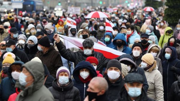 Суд в Минске дал восемь лет Роману Протасевичу. Он был редактором главного оппозиционного телеграм-канала Nexta, а потом раскаялся