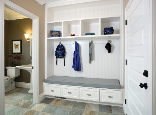 Банкетка с ящиком для обуви: дизайнерские и классические варианты