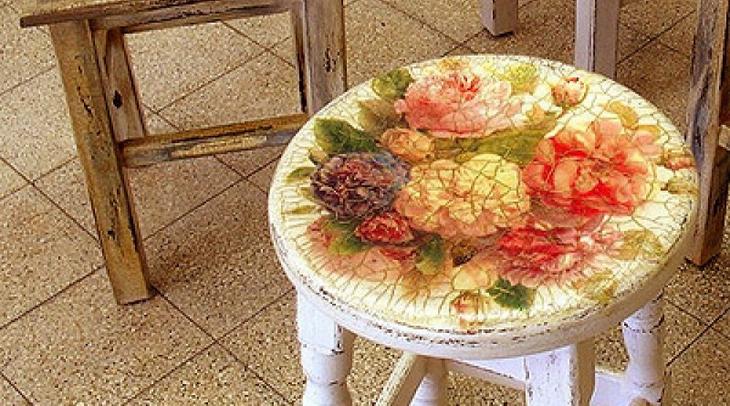 Декупаж табурета — правильная техника выполнения