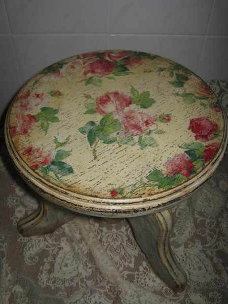 Декупаж табурета — правильная техника выполнения