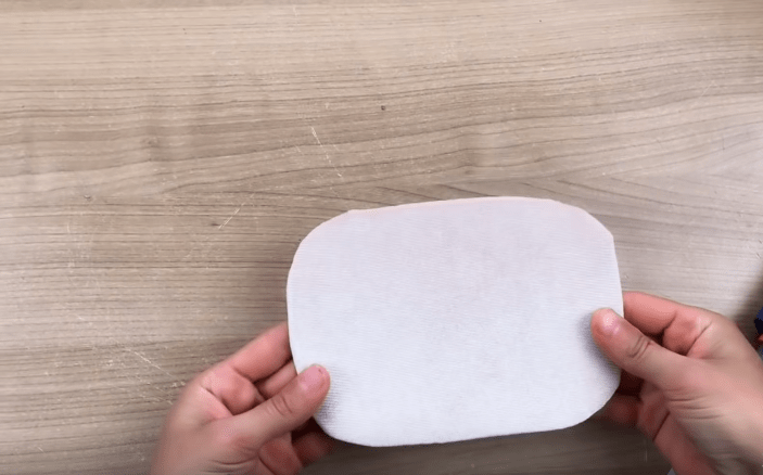 Интересная идея с корой пня и пластиковым ведром