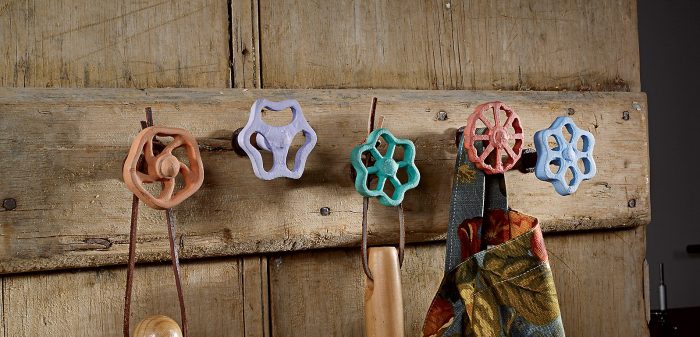 Использование старых вещей на даче