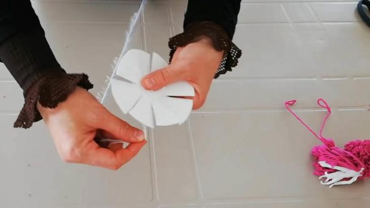 Необычная идея использования старых детских колготок