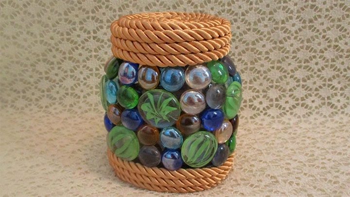 Оригинальный декор из стеклянных камешек