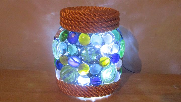 Оригинальный декор из стеклянных камешек